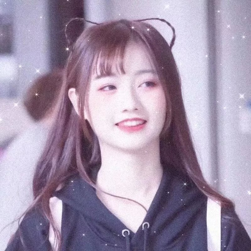 随盲柳入眠的女人